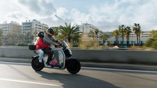 This Weird Electric Scooter-Type Thing Wants To Replace Your Car