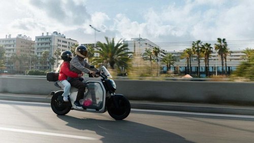 This Weird Electric Scooter-Type Thing Wants To Replace Your Car