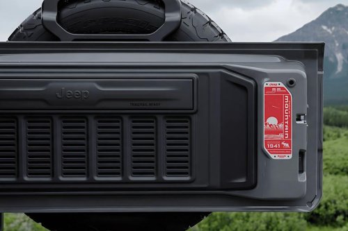 Jeep, Canada’s New Special-Edition Jeep Wrangler Blows the Doors Off the US Version