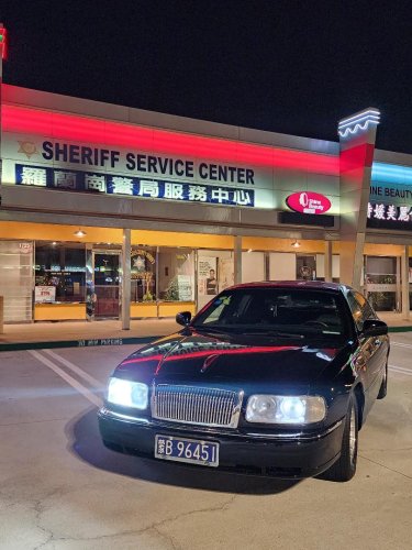 You Can Buy This Lincoln Town Car Reskinned With Chinese Domestic Market Parts From a Bygone Era