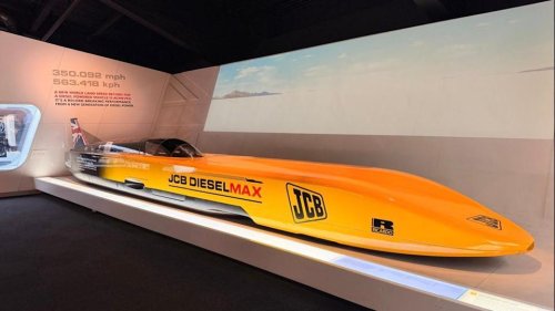 JCB targets new land speed record with hydrogen car
