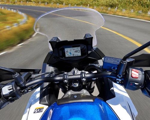Suzuki’s Gorgeous, Affordable New Bike Boasts the Best of Both Worlds