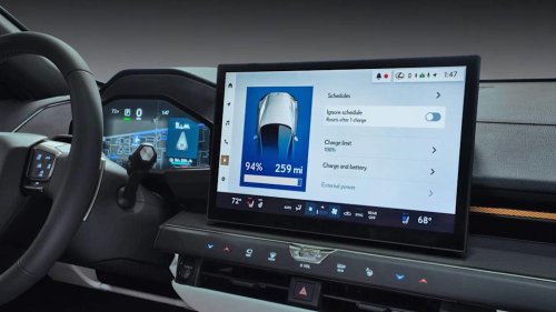Lexus ES Finally Has the Tech to Match Its Luxury Reputation