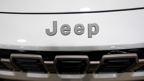 FCA US recalls Jeep Cherokees over power transfer unit defect