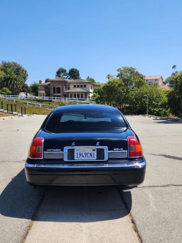 Lincoln, You Can Buy This Lincoln Town Car Reskinned With Chinese Domestic Market Parts From a Bygone Era