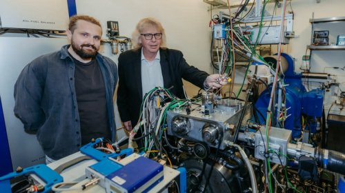 Record-Setting Hydrogen Engine Rivals Diesel Power With None Of The Emissions