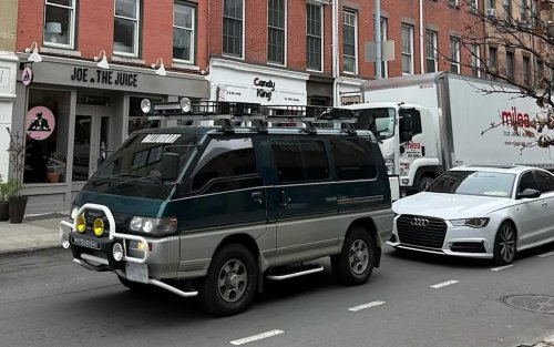 How auto enthusiasts find joy in 'carspotting' expeditions