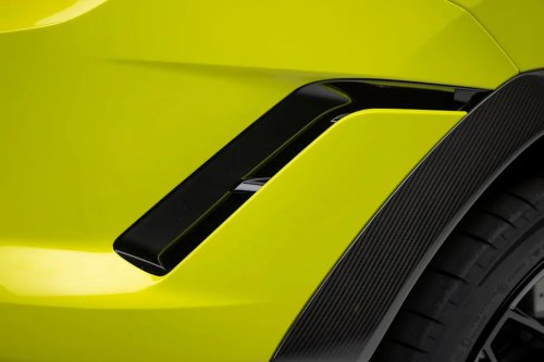 View Exterior Photos of the 2027 Lamborghini Urus SE Performante
