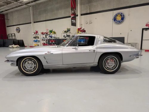 Chevrolet, Chevrolet Corvette, 1963 Chevrolet Corvette Split-Window Coupe Crosses the Block at GAA