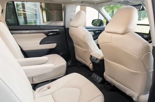 I Drove the 2026 Toyota Highlander. Should You Get One Before It Turns Electric?