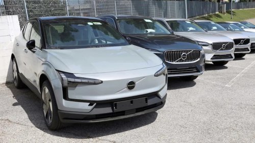 Volvo's 2026 EX90 overhaul leaves used-car shoppers comparing two very different SUVs