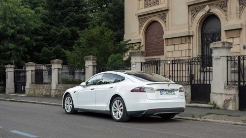 I Thought This 11-Year-Old Tesla Model S Would Feel Ancient. It Didn’t