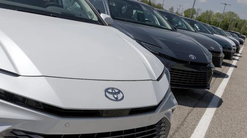 Toyota, Toyota recalls 655K Camrys globally over display defect that can knock out safety indicators