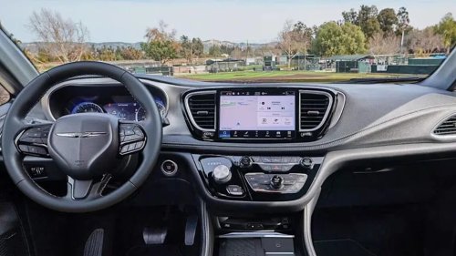 Kia, Kia Carnival, Chrysler, PHEV, Kia Carnival Hybrid Vs. Chrysler Pacifica PHEV: 5 Key Differences