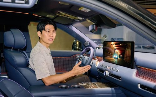 Genesis, Genesis GV90's OLED Screen Grows 3.5 Inches at the Push of a Button
