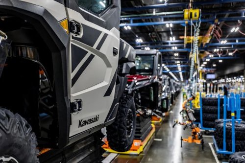 How Kawasaki Uses Its Own Robots And Custom Processes For Top Quality