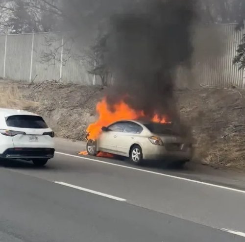 15 Photos of Nissan Altimas Being the Craziest Cars on the Road