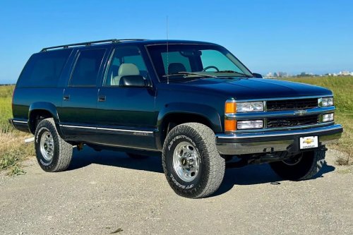 Big-Block 1996 Chevrolet Suburban K2500 LT 4x4 Is a Three-Row Tow Rig on Bring a Trailer