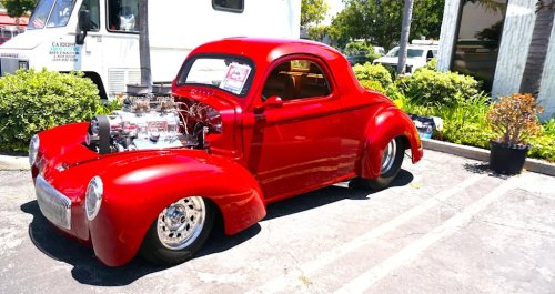 Gassers Gather at the Lions Automobilia Foundation