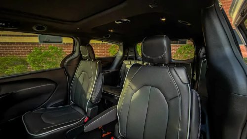 Kia, Kia Carnival, Chrysler, PHEV, Kia Carnival Hybrid Vs. Chrysler Pacifica PHEV: 5 Key Differences