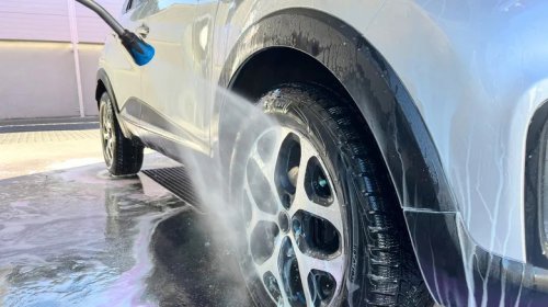 The Pros And Cons Of A Waterless Car Wash