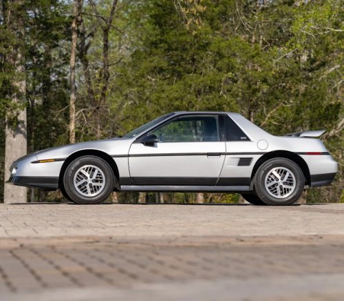 Pontiac, Barely Driven: This 5,684-Mile 1987 Pontiac Fiero SE Is a True 1980s Time Capsule