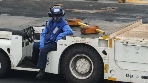 What Are Tow Tractors And Why Do Aircraft Carriers Have Them?