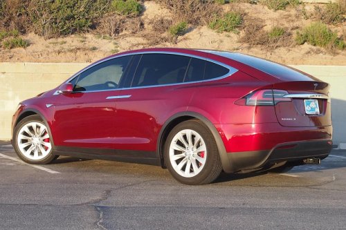 Lawsuit Says Tesla Autopilot Missed a Curve Before Fatal Model X Crash