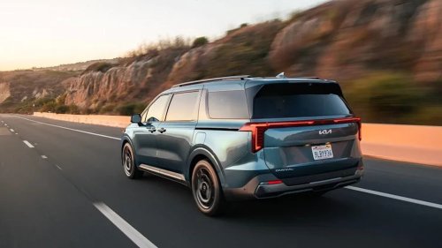 Kia Carnival Hybrid Vs. Chrysler Pacifica PHEV: 5 Key Differences