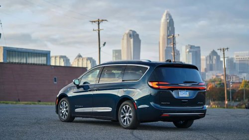 Chrysler Recalls America’s Only Plug-In Hybrid Minivan, Tells Owners To Park Outside