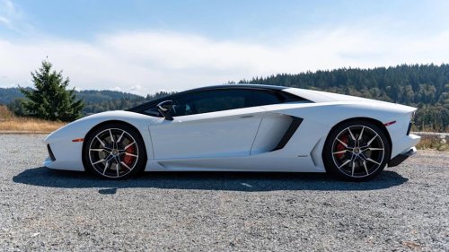 Lamborghini, 2015 Lamborghini Aventador LP700-4 For Sale With 18,900 Miles