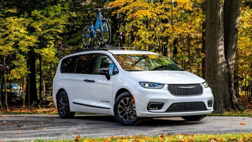 Chrysler Recalls America’s Only Plug-In Hybrid Minivan, Tells Owners To Park Outside