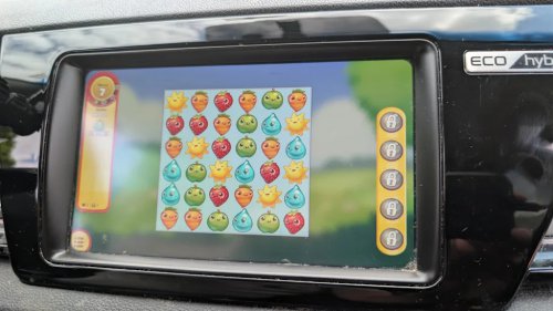 I tried gaming on Android Auto and found 4 apps that made car downtime less boring