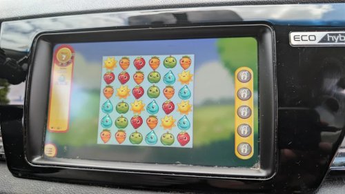 I tried gaming on Android Auto and found 4 apps that made car downtime less boring