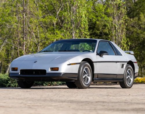 Pontiac, Barely Driven: This 5,684-Mile 1987 Pontiac Fiero SE Is a True 1980s Time Capsule