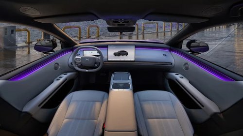 Xpeng, SUV, Tesla, BMW, XPeng’s New L03 SUV Takes Aim at Tesla and BMW With Big Tech and a $40K-ish Price