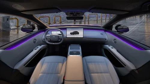Xpeng, SUV, Tesla, BMW, XPeng’s New L03 SUV Takes Aim at Tesla and BMW With Big Tech and a $40K-ish Price