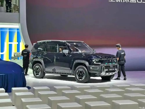China Is Building Land Cruiser and Defender Lookalikes With Insane Specs
