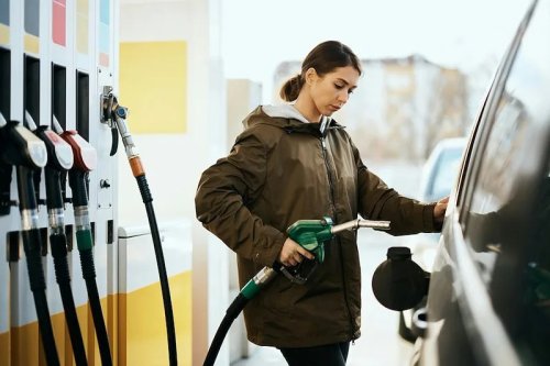 Mechanic charges woman $3400 for an oil change that should've only cost $120: 'They required windshield wipers and parking lights be replaced.'