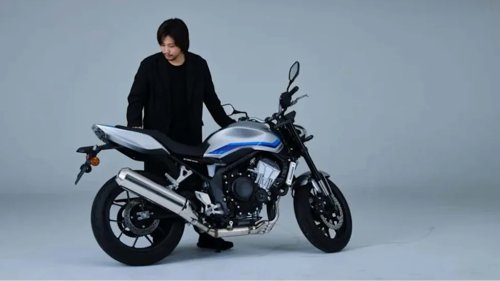 Will Honda's New CB400 Super Four E-Clutch Win Over Modern Riders?