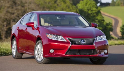 This Luxury Hybrid Cost $10,000 More Than a Prius and Got 15 MPG Less