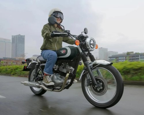 Kawasaki’s Affordable, Rider-Friendly New Retro Moto Reminds Us to Bet on Black