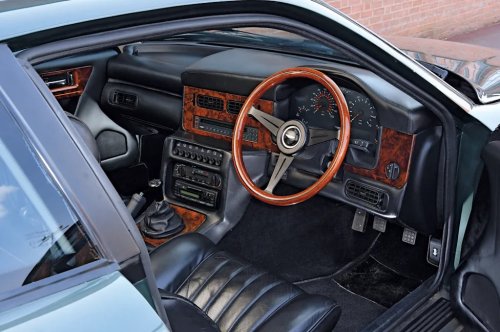 Awesome Aston Martin Virage 6.3 driven