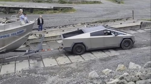 Tesla, Cybertruck, TikTok Video Shows a Tesla Cybertruck Performing a Successful tow...for the First Eight Seconds