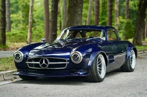 Signature Autosports' 300 SL Gullwing Is Really Just A Chrysler