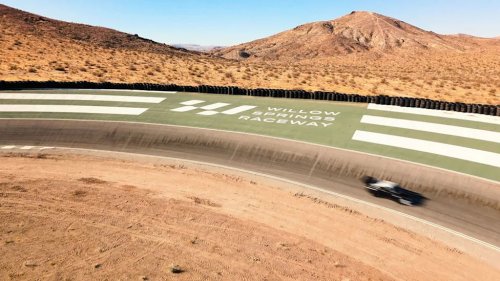 Singer Drivers Club at Willow Springs Raceway in Photos