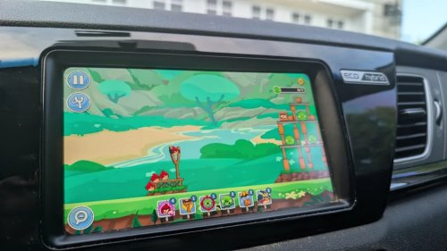 I tried gaming on Android Auto and found 4 apps that made car downtime less boring