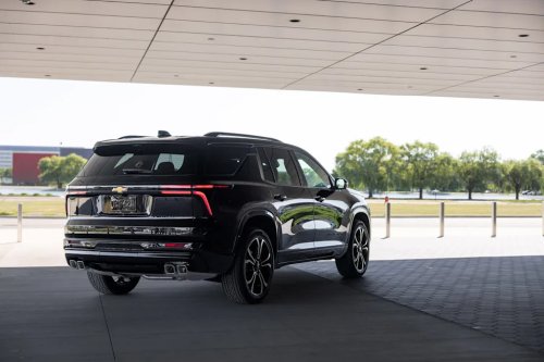 View Exterior Photos of the 2027 Chevy Traverse High Country