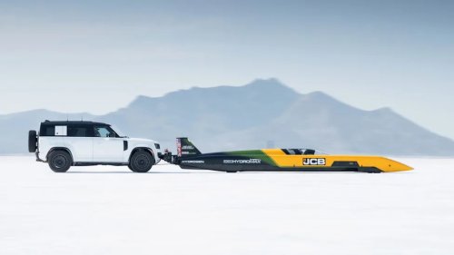A Land Rover Defender Octa Launched the World’s Fastest Hydrogen-Powered Car on a 406-MPH Record Run