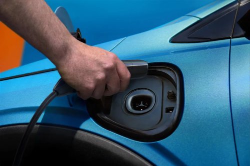 Chevy, Nissan, Nissan Leaf, Chevy Bolt vs. Nissan Leaf: Which Bargain EV Wins?